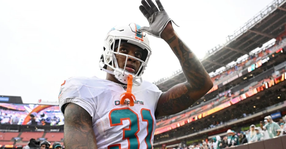 3 Miami Dolphins I Think You Should Add Before Your Fantasy Football Playoffs