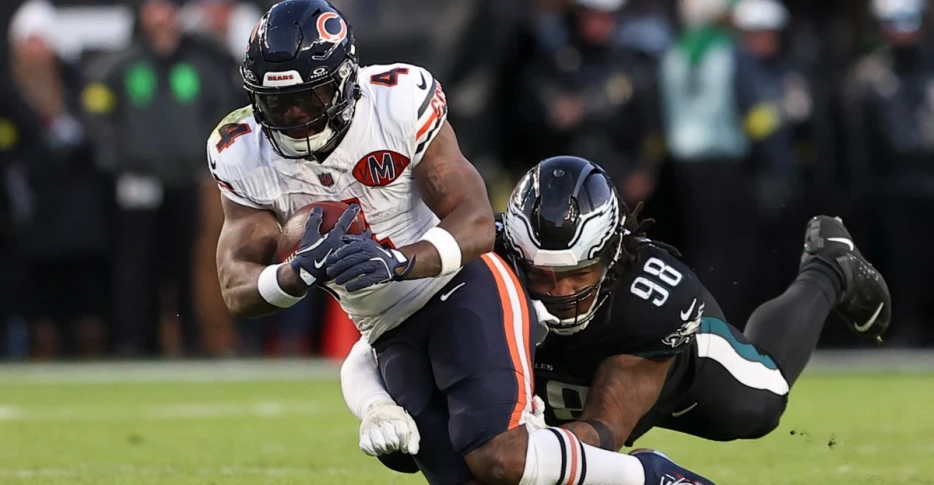 Bears secure win over Eagles, improve to 9-3