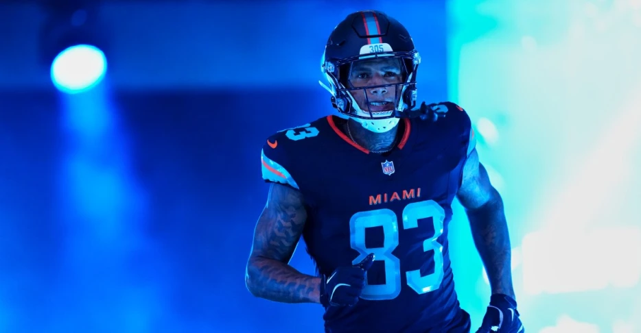 Dolphins adding Darren Waller to active roster before Saints game