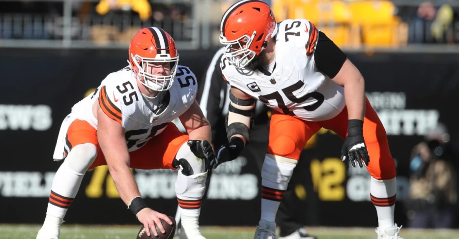Browns lose OLineman during 1st quarter, returns in 2nd quarter versus Niners in Week 13