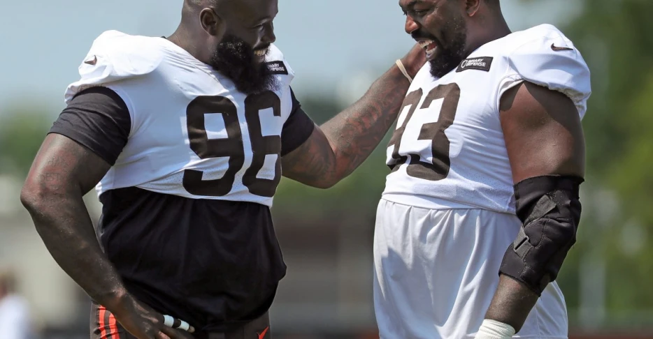 Browns star DT carted off field in Week 13 vs 49ers