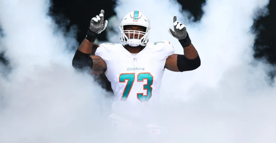 Dolphins adding offensive line help in late Week 13 roster move