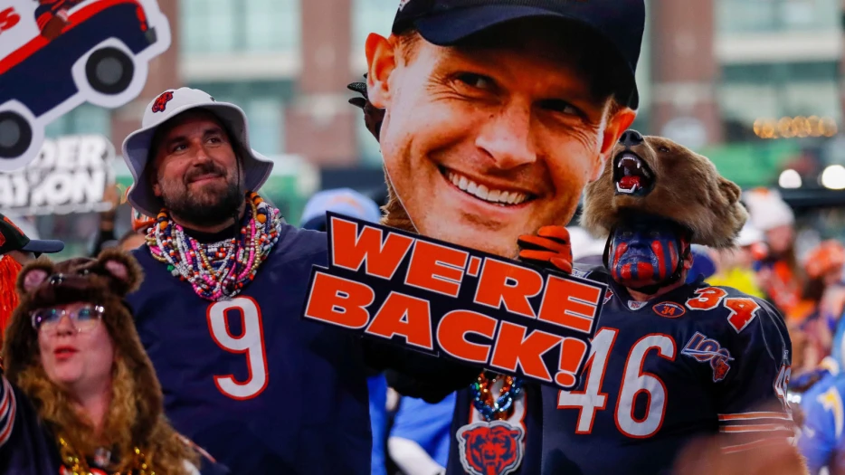 Fans erupt as Bears take over NFC’s No. 1 seed from Rams