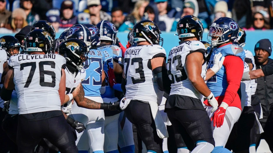 Jaguars vs. Titans nearly devolves into all-out brawl on sidelines