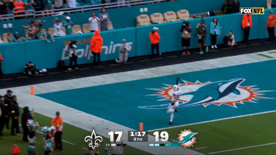Minkah Fitzpatrick intercepts 2-pt attempt for a score, Dolphins extend late lead against Saints | NFL Highlights