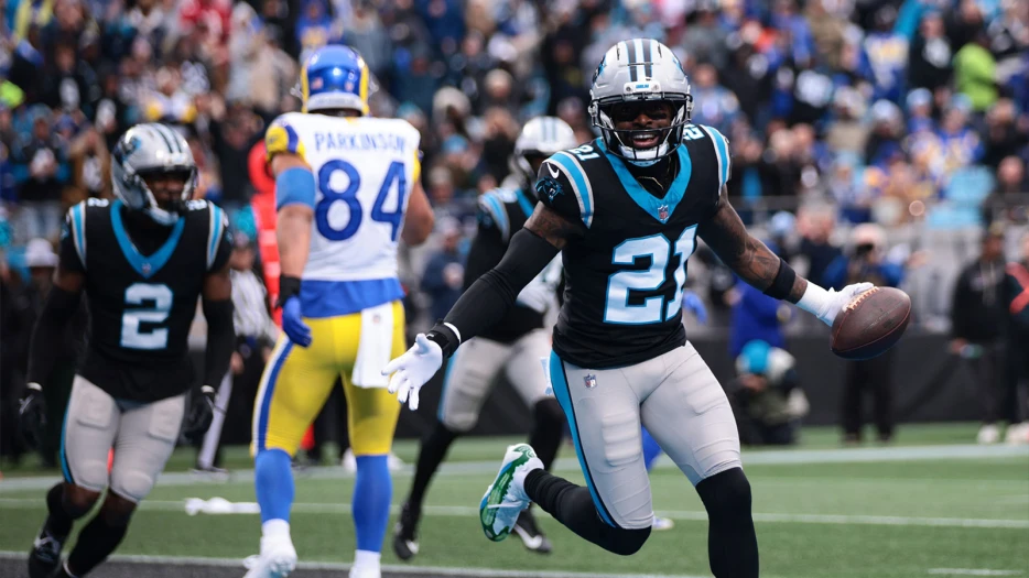 Panthers’ Mike Jackson did not stutter with Matthew Stafford mic drop