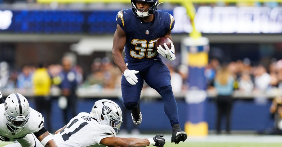 2 winners, 2 losers from Chargers-Raiders: Vidal, Tuipulotu carry Bolts in big win