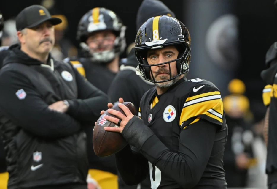 Aaron Rodgers Throws Pittsburgh Steelers Teammates Under Bus After Loss