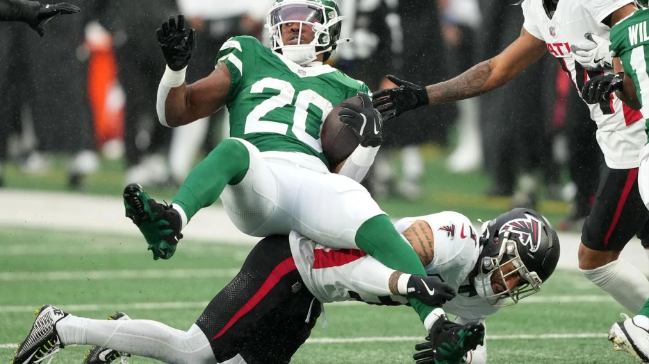 Jets’ Breece Hall calls out rest of offense after playing ‘decoy’ in comeback win over Falcons