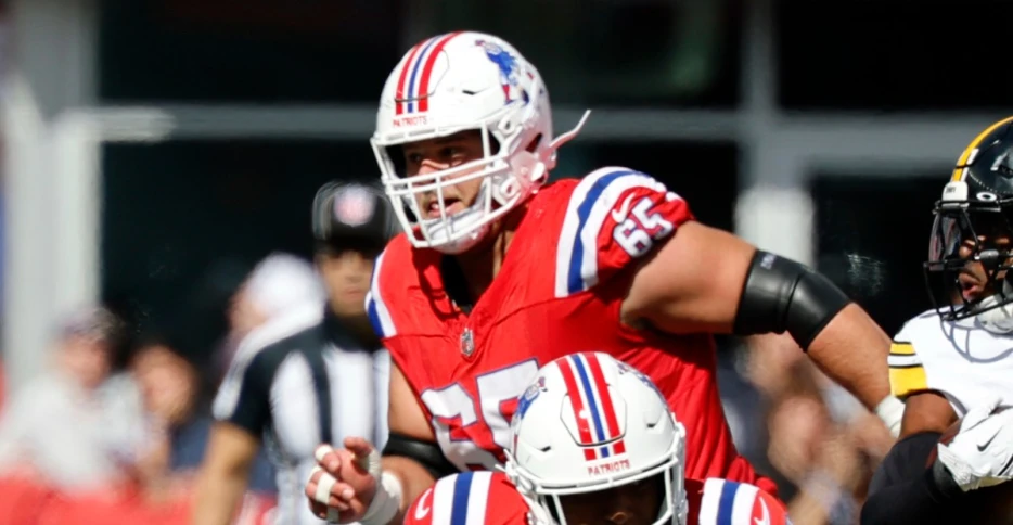 Patriots add starting center to injury report before Giants game