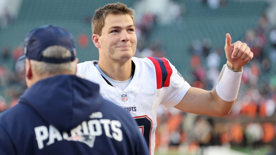 Patriots Rock Custom Outfits, Vehicles To Matchup With Giants