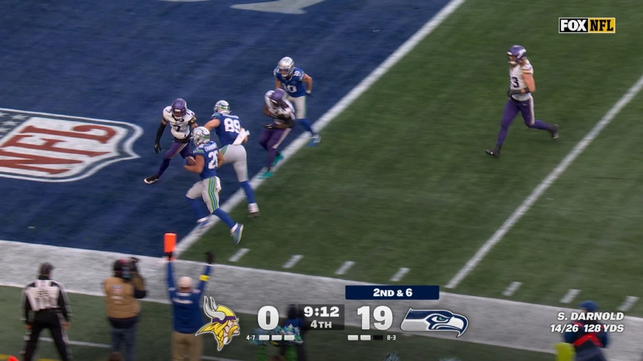 Seahawks’ Zach Charbonnet rushes for 17-yard TD, extending lead over Vikings