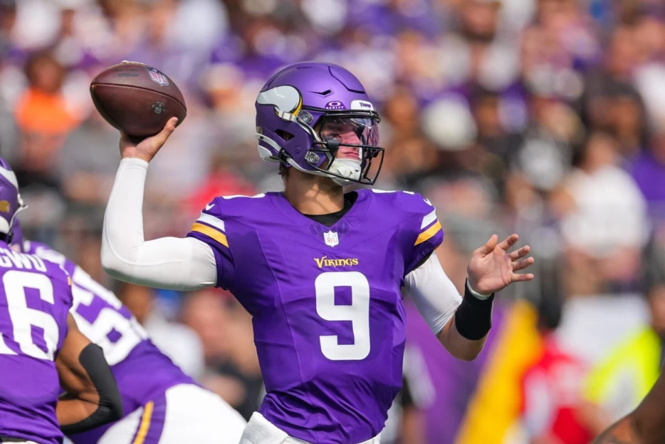 Vikings Expect J.J. McCarthy To Clear Concussion Protocol, Start Week 14