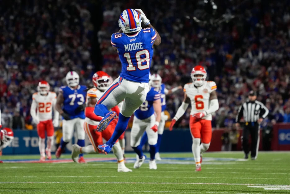 Broncos Host WR Elijah Moore