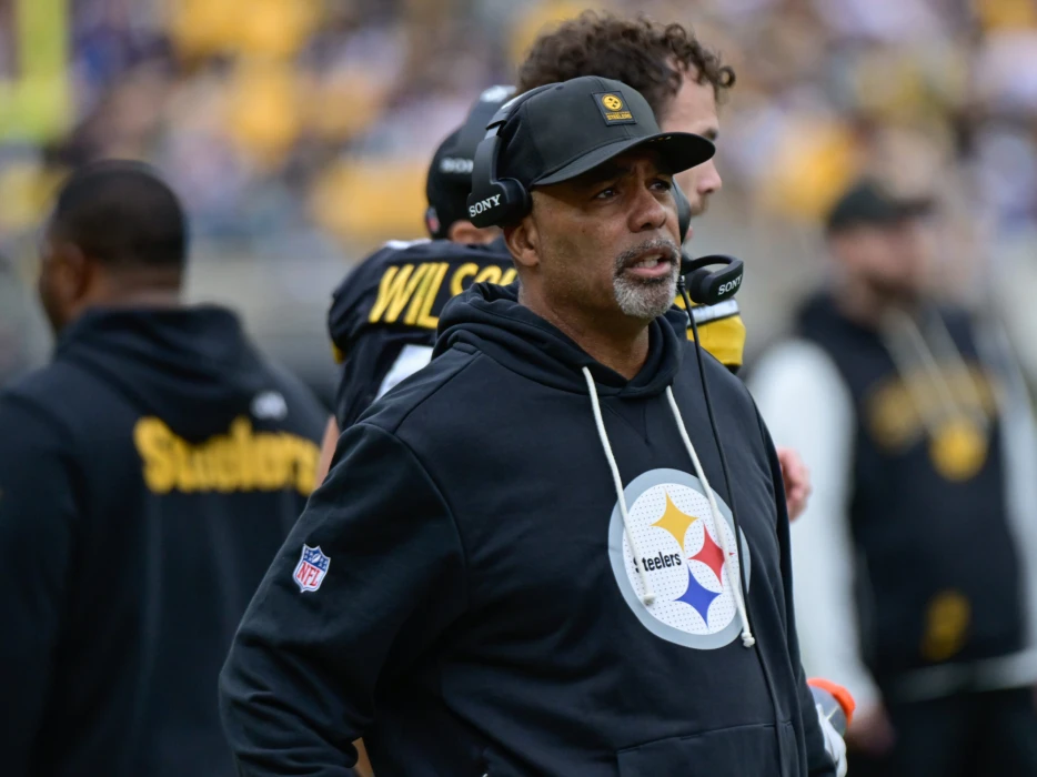 Saunders: Steelers Shouldn’t Wait to Move On from Teryl Austin