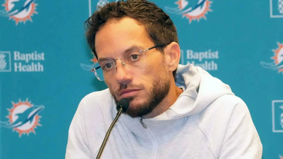 Dolphins rumors: More evidence builds that Mike McDaniel is saving his job