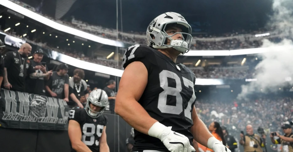 Las Vegas Raiders injury update: Michael Mayer still out