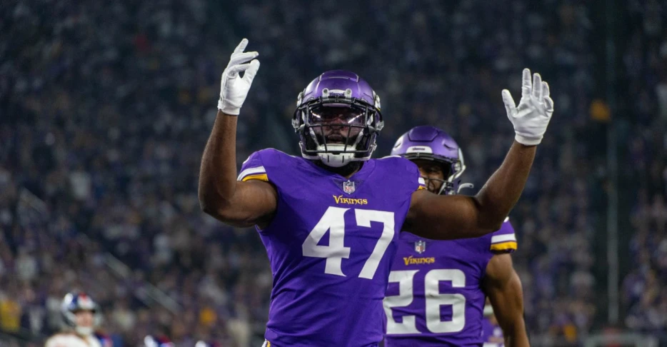 Ravens work out 3 linebackers, reunite with William Kwenkeu