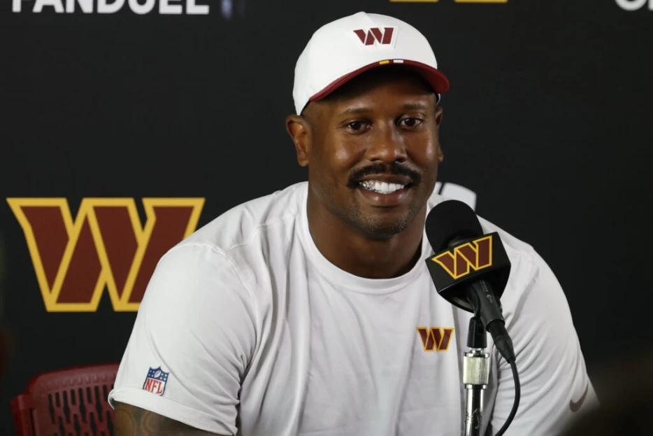 Von Miller Reached Out To Broncos GM About Role In Offseason; Seahawks Pursued DE