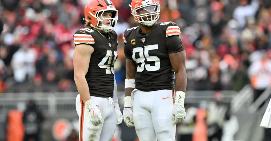 Browns DE Myles Garrett, LB Carson Schwesinger add awards to mantle