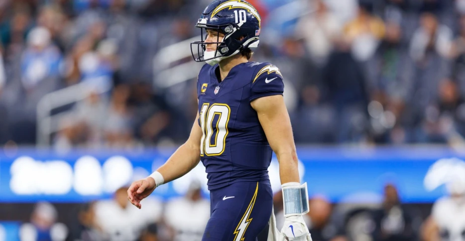 Justin Herbert breeds confidence for Chargers’ postseason contention