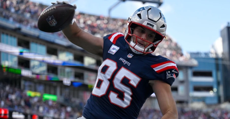 Patriots nominate captain Hunter Henry for 2025 Walter Payton NFL Man of the Year Award