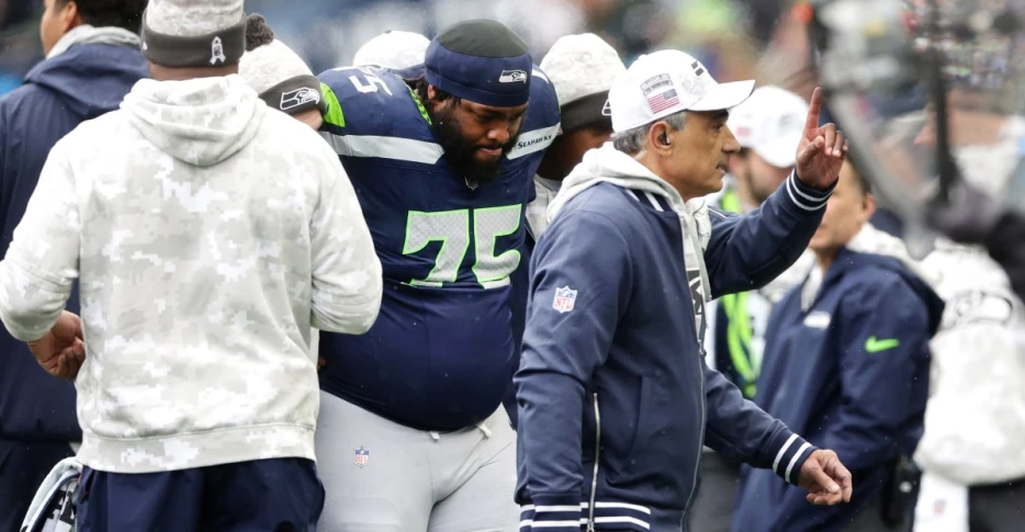Seahawks Week 14 Thursday injury report: Anthony Bradford injures calf in practice