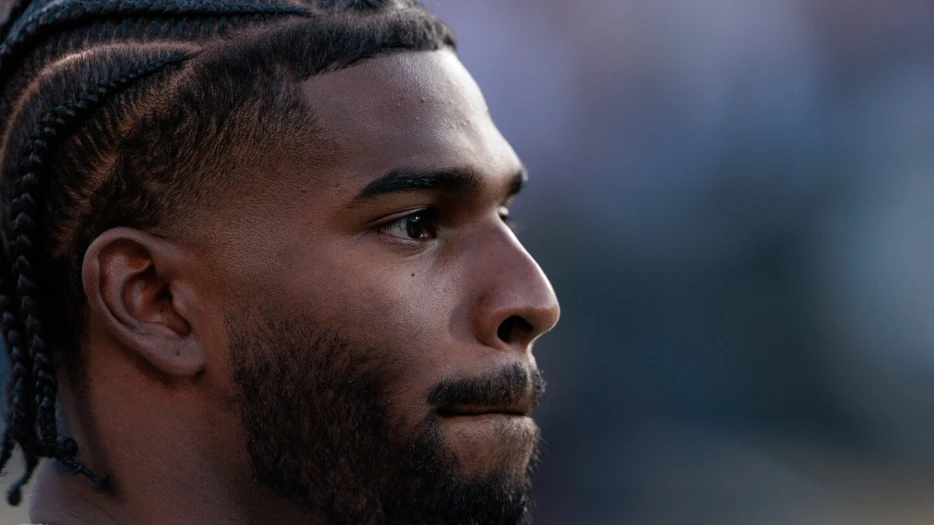 Shedeur Sanders (back) will practice on Wednesday