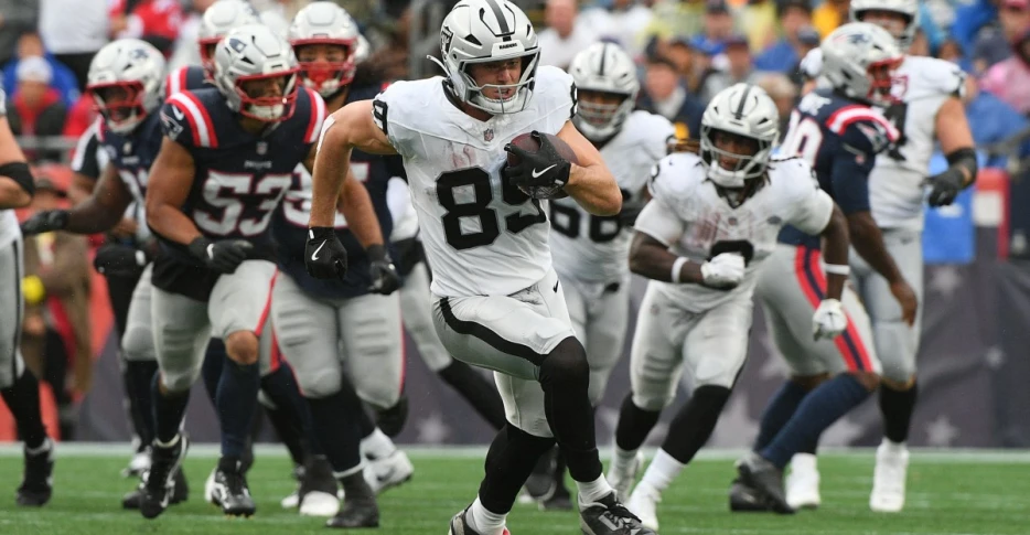 Covered or not, Las Vegas Raiders offense must flow through Brock Bowers