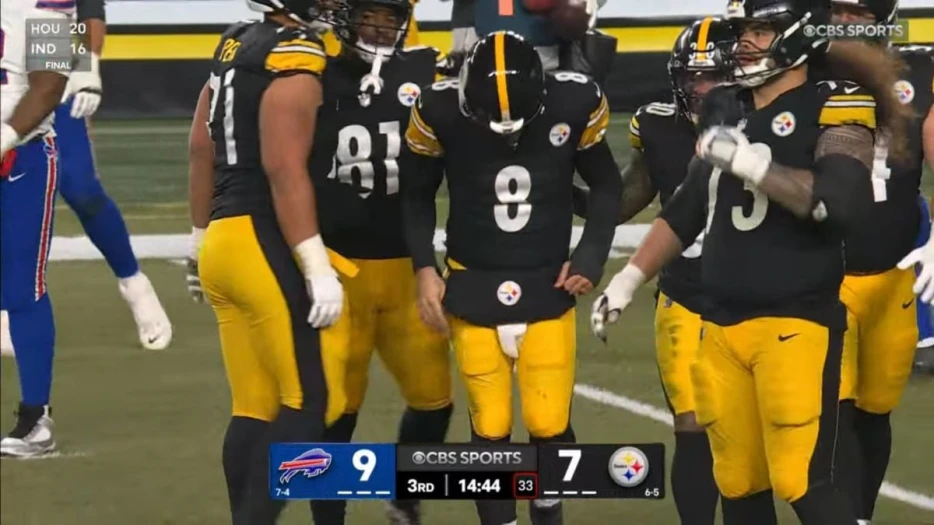 Aaron Rodgers Changing Protection On Injured Wrist