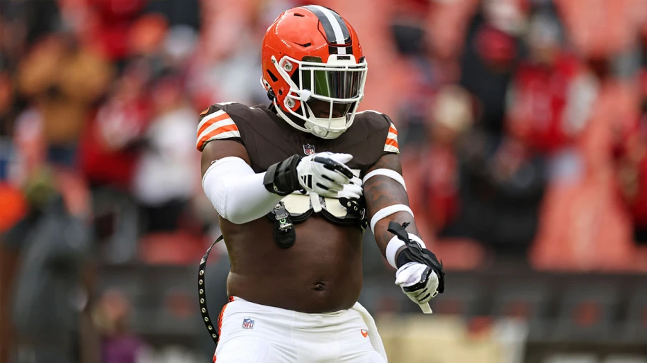 Browns TE David Njoku suffers knee injury on TD Catch vs. Titans