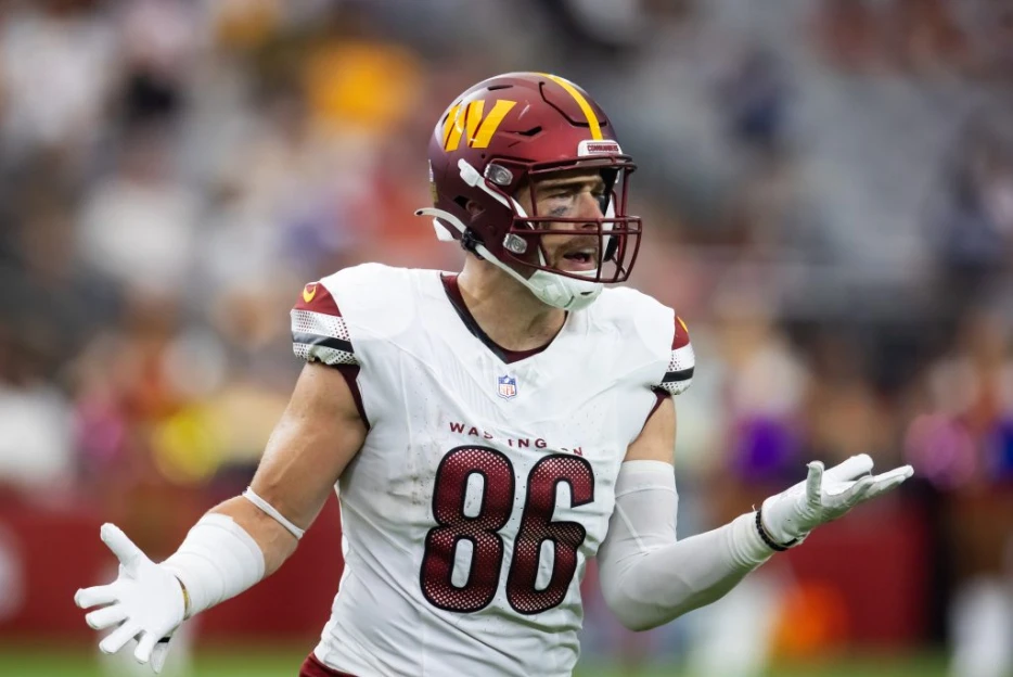 Commanders Fear ACL Tear For TE Zach Ertz