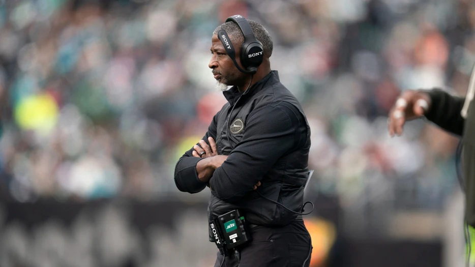 Jets’ Aaron Glenn says quiet part out loud after ugly loss to Dolphins