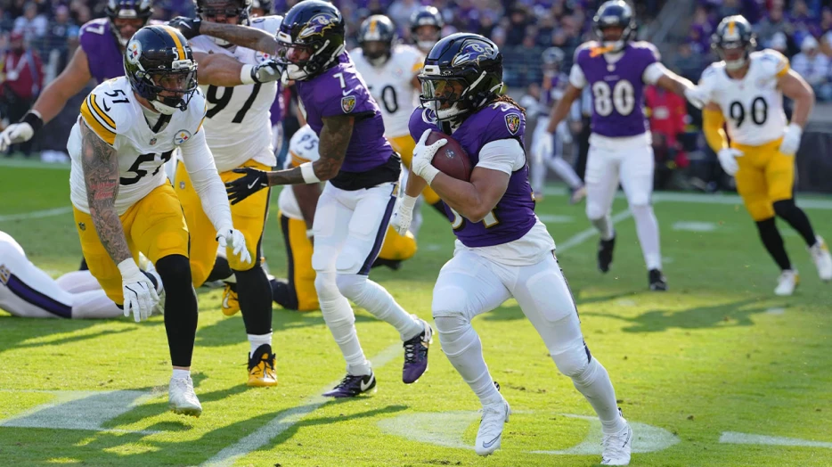 Ravens lose explosive offensive weapon to knee injury during Steelers game