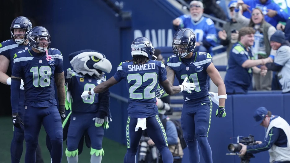 Seahawks lead Cardinals 38-7 at halftime in Seattle
