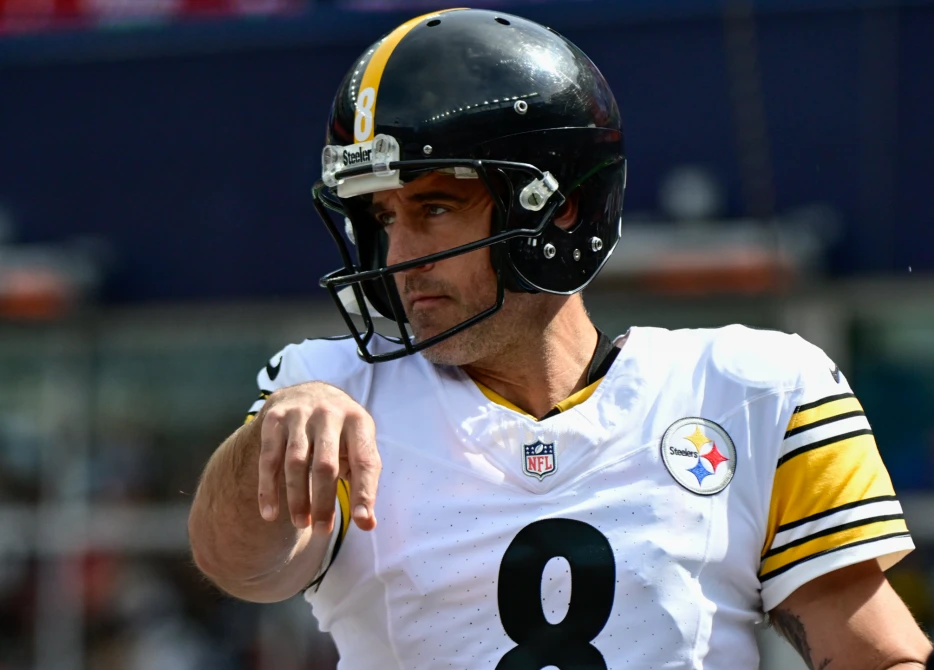 Steelers QB Aaron Rodgers Dusts Off Throwback Touchdown Celebration