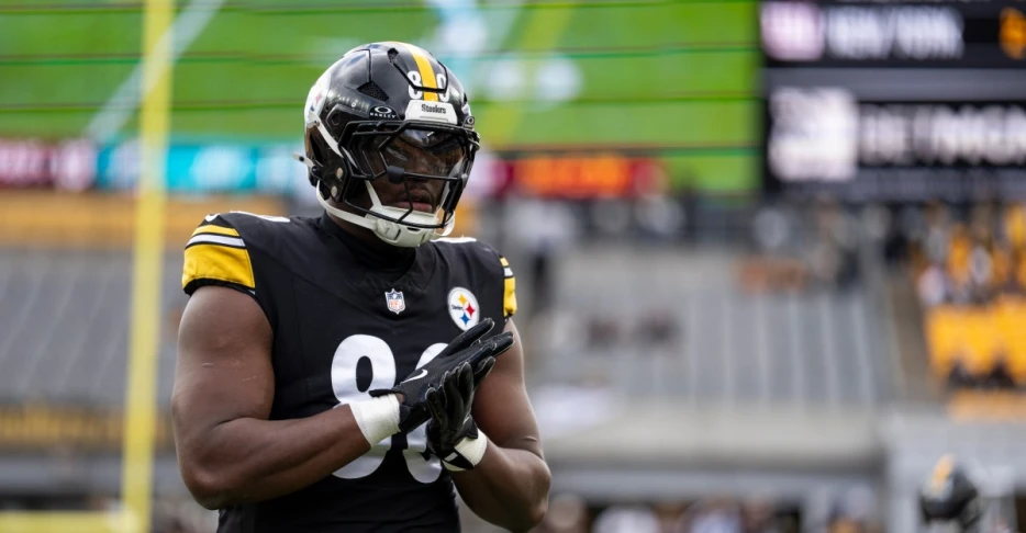 Steelers TE Darnell Washington Leaves Game vs. Ravens with Injury