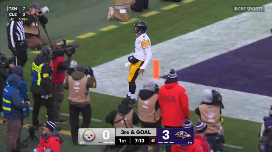 Watch: Aaron Rodgers Sets Franchise Record With Opening Drive Rushing Score