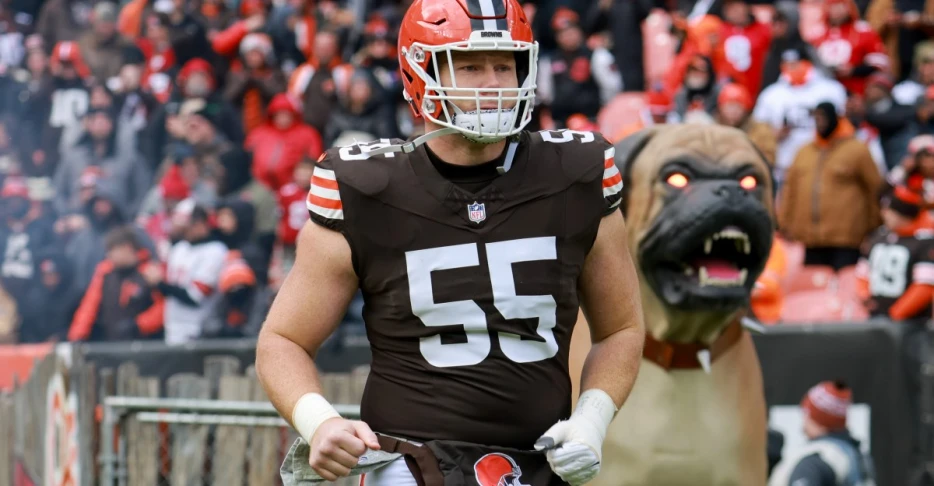 Browns lose another O-lineman to season-ending injury
