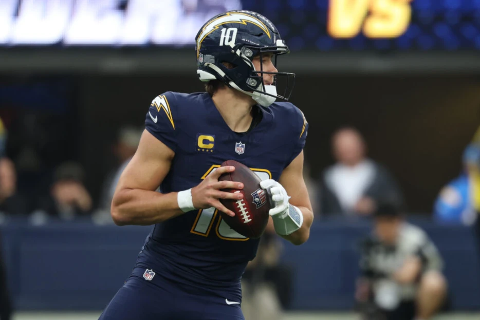 Chargers QB Justin Herbert’s Status Uncertain For Week 14