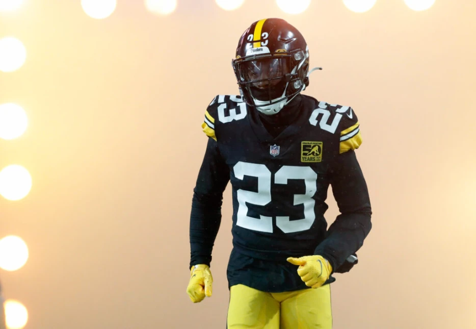 Lions Sign S Damontae Kazee