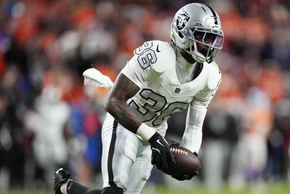 Raiders CB Kyu Blu Kelly Out For Season