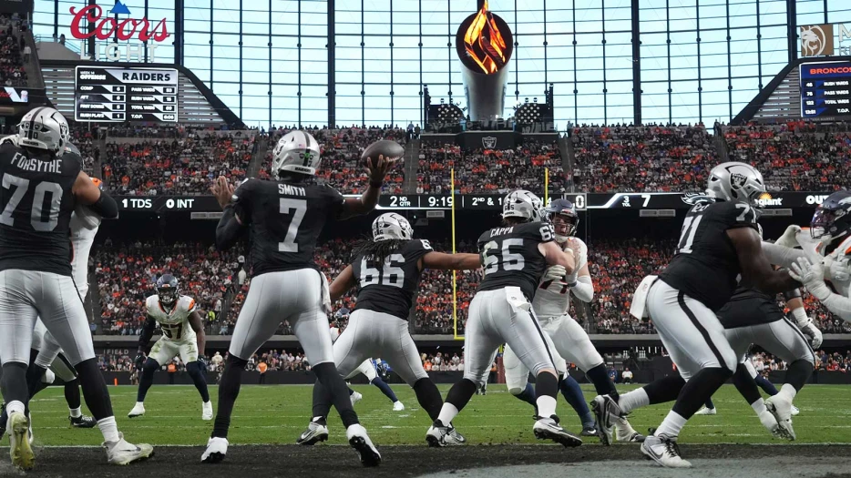 Raiders’ offensive line on nasty streak after latest disaster vs. Broncos