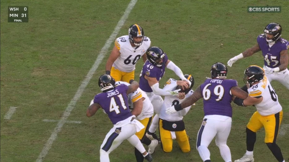 ‘That’s Insane’: Chris Simms Bewildered By Call On Aaron Rodgers’ Catch