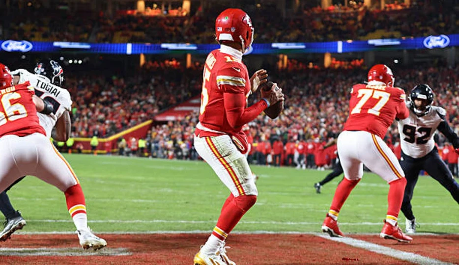 2025 Week 15 QB Fantasy Rankings: Sleepers, Streamers, Busts