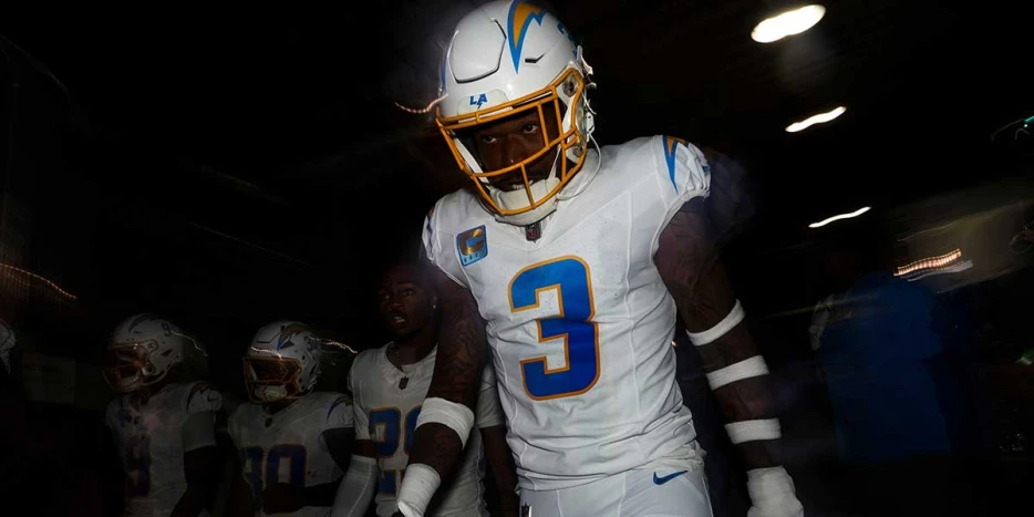 Chargers’ Derwin James leaves MNF vs. Eagles with possible injury