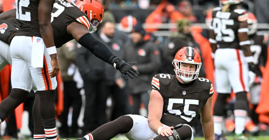 Daily Dawg Chow 12/9; Browns lose Center Ethan Pocic for the season