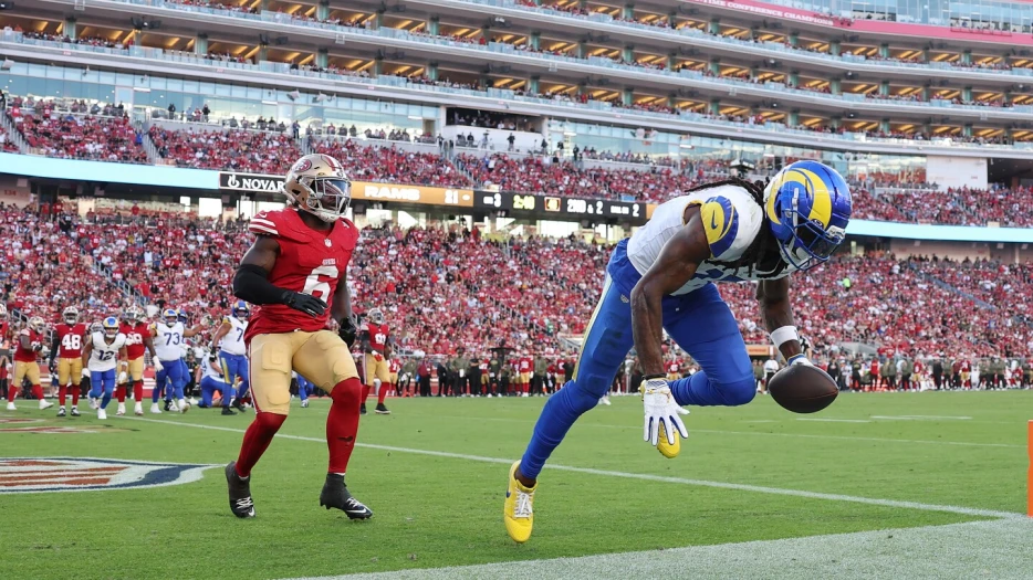 Davante Adams questionable to return with back injury