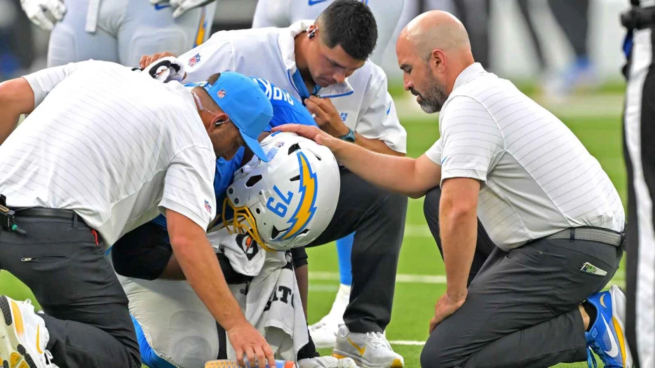 LA Chargers lose OT to troubling injury in MNF vs. Eagles