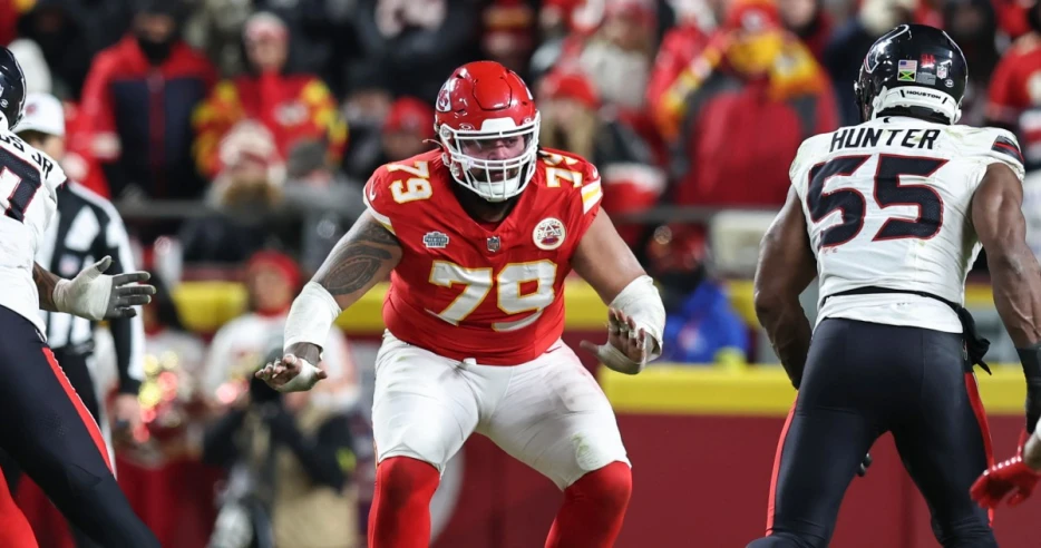 AP Mailbag: Chiefs’ rookie Esa Pole had a good game against the Texans